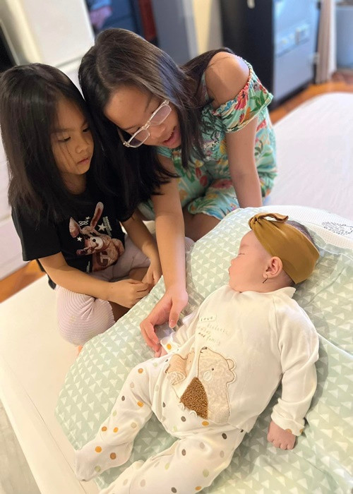 Con gái thứ ba của Phạm Quỳnh Anh là trái ngọt tình yêu của nữ ca sĩ và bạn trai hiện tại. Ảnh: FBNV