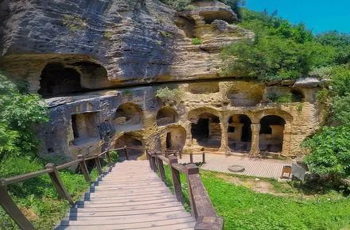 Seleucia Pieria từng là thành phố cảng La Mã quan trọng, tại đó hàng hóa từ phương Đông được chuyển tới Rome