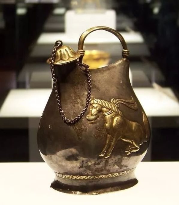 Những di vật này được chế tác tinh xảo, thể hiện sự tài năng của thợ thủ công thời nhà Đường.