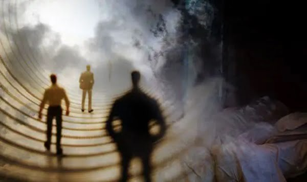 Câu hỏi về cái chết có nghĩa là biến mất hoàn toàn luôn là một vấn đề triết học quan trọng. Các quan điểm và giải thích về cái chết khác nhau qua các nền văn hóa và tín ngưỡng. Trong quan điểm truyền thống, cái chết không có nghĩa là biến mất hoàn toàn, mà là một sự chuyển hóa mới.