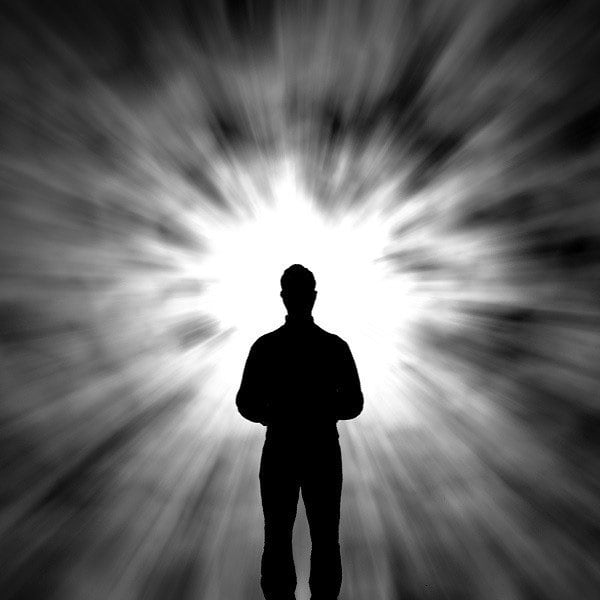 Trong những năm gần đây, nghiên cứu khoa học và bằng chứng thực nghiệm ngày càng cho thấy thế giới sau khi chết có thể không như chúng ta tưởng tượng. Sự sống có thể có một dạng liên tục nào đó, để lại những dấu vết kỳ lạ, gọi là sự chuyển hóa năng lượng sau khi chết.