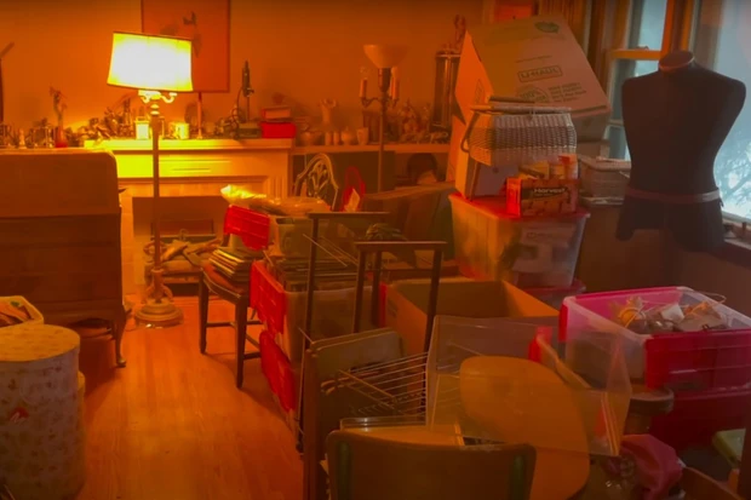 Archbold còn tìm thấy chiếc nhẫn lấp lánh nhét bên trong giày và nhiều vật phẩm quý giá khác.