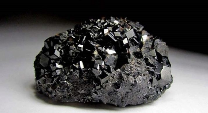 Sau khi xác nhận viên đá này có giá trị lên đến 72 tỷ đồng, anh quyết định không bán.