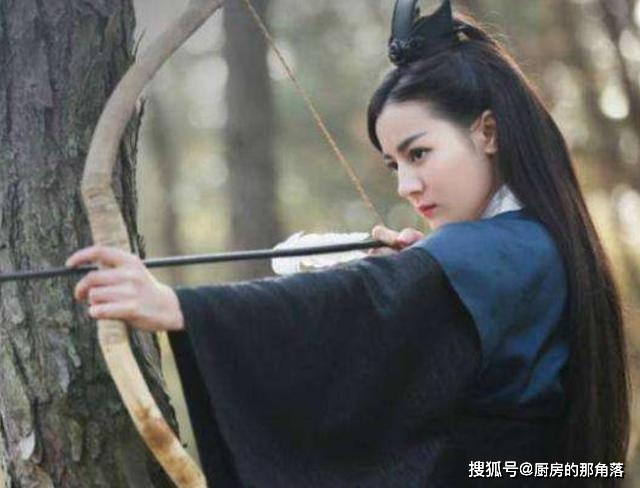 Năm 2004, một tiếng nổ lớn từ cánh đồng ngô đã dẫn dắt dân làng đến hiện trường, nơi một khu di tích lớn được khai quật, bao gồm 1.300 ngôi mộ cổ.