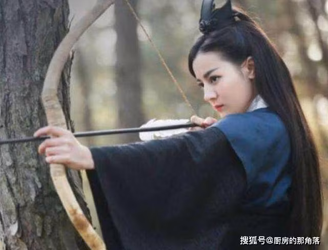 Năm 2004, một tiếng nổ lớn từ cánh đồng ngô đã dẫn dắt dân làng đến hiện trường, nơi một khu di tích lớn được khai quật, bao gồm 1.300 ngôi mộ cổ.