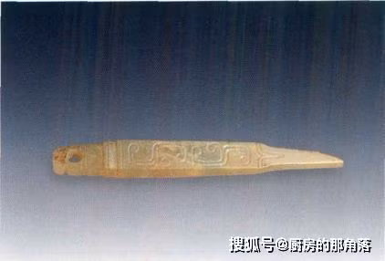 Trong số này, ngôi mộ số 26 được coi là đáng chú ý với nhiều di vật và vật dụng tinh xảo, cho thấy chủ nhân của mộ là một phụ nữ quý tộc.