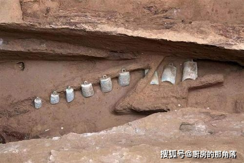 Mở mộ cổ, sửng sốt thấy nữ vương đầu tiên không phải... Võ Tắc Thiên Mo mo co, sung sot thay nu vuong dau tien khong phai... Vo Tac Thien