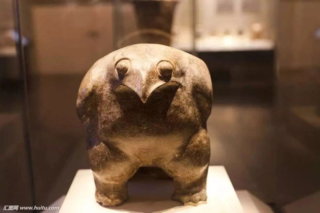 Sự phát hiện này được một sinh viên khoa Khảo cổ học của Đại học Bắc Kinh lưu ý khi họ đến thôn Thái Bình để khám phá văn hóa Ngưỡng Thiều.