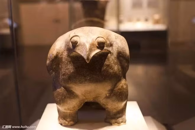 Sự phát hiện này được một sinh viên khoa Khảo cổ học của Đại học Bắc Kinh lưu ý khi họ đến thôn Thái Bình để khám phá văn hóa Ngưỡng Thiều.