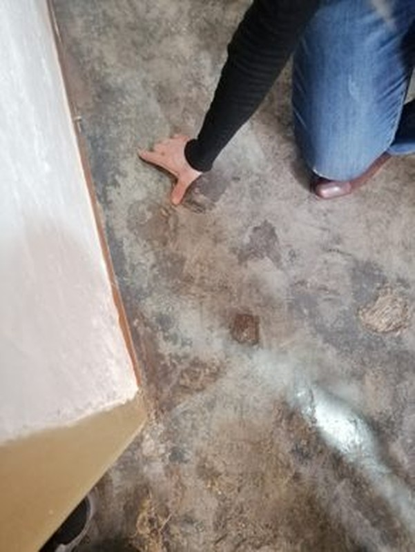 Bà María cũng chứng kiến việc những khuôn mặt di chuyển và thay đổi hình dạng sau khi căn phòng bị phong tỏa.