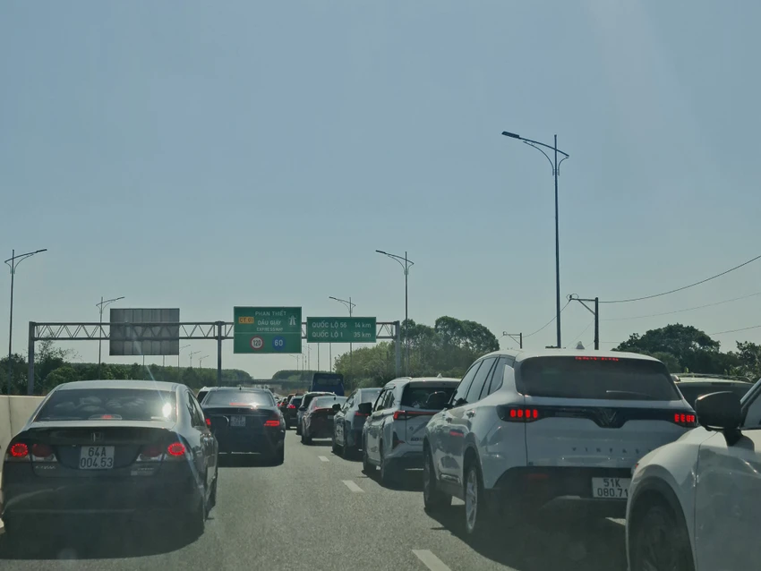 Kẹt xe trên cao tốc TP.HCM - Long Thành - Dầu Giây Ket xe tren cao toc TP.HCM - Long Thanh - Dau Giay