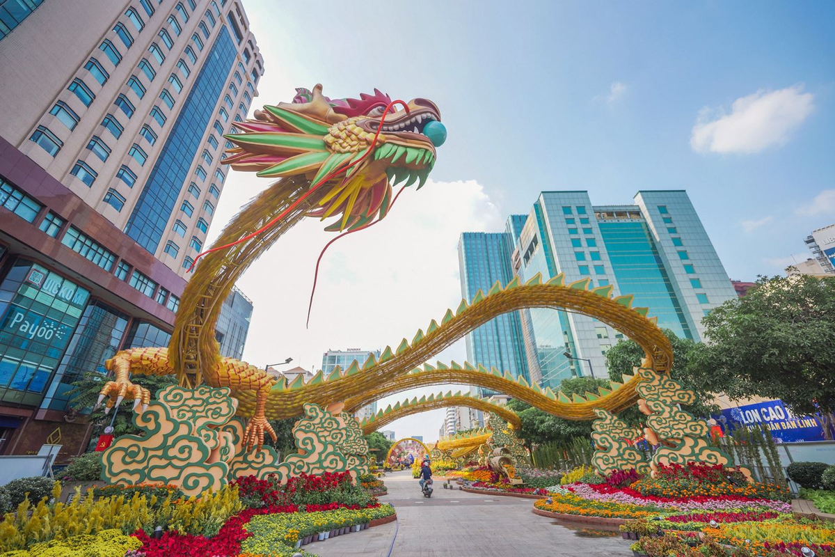 Hình ảnh linh vật rồng tại khu vực cổng kết có tên “Nhất Đại Thăng Long”.