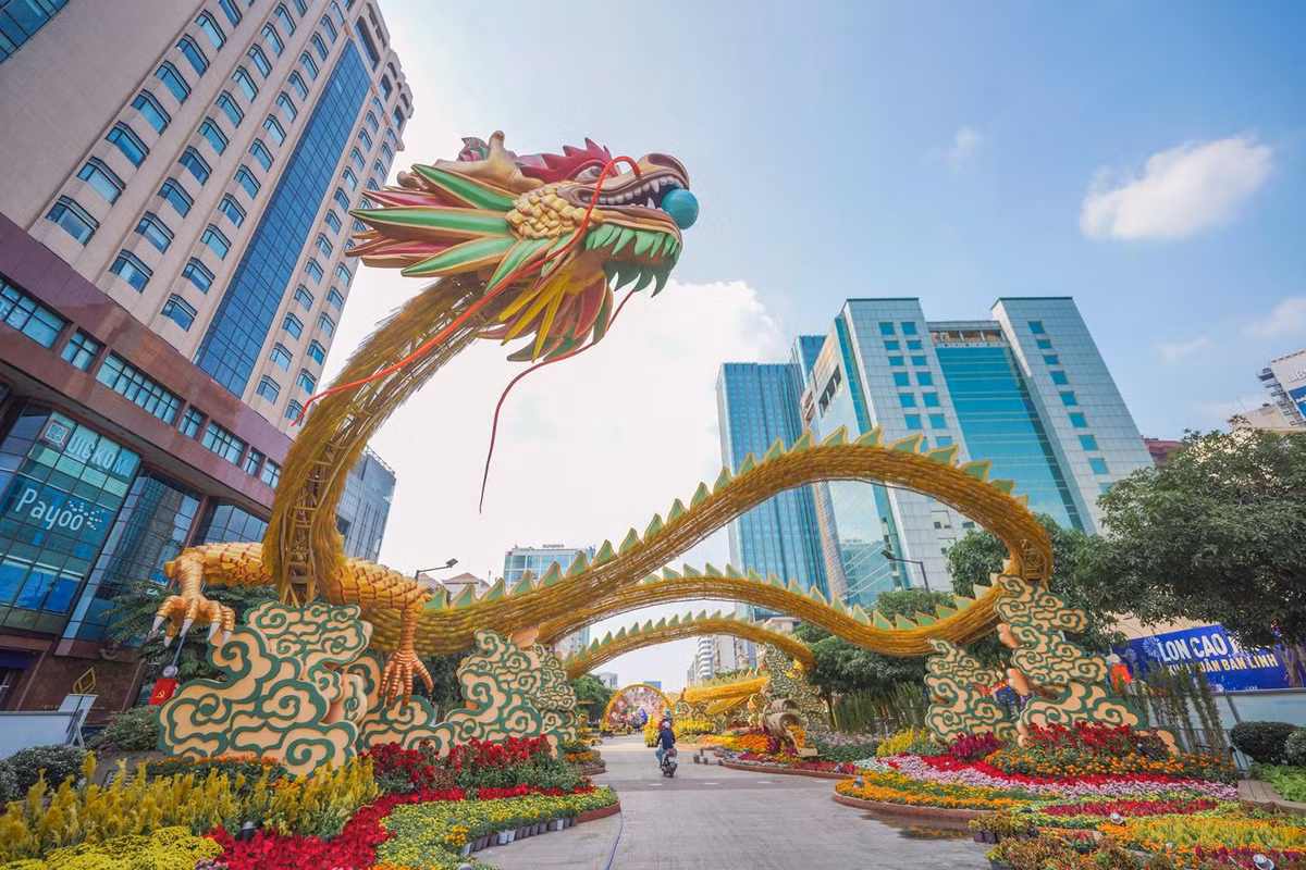 Hình ảnh linh vật rồng tại khu vực cổng kết có tên “Nhất Đại Thăng Long”.