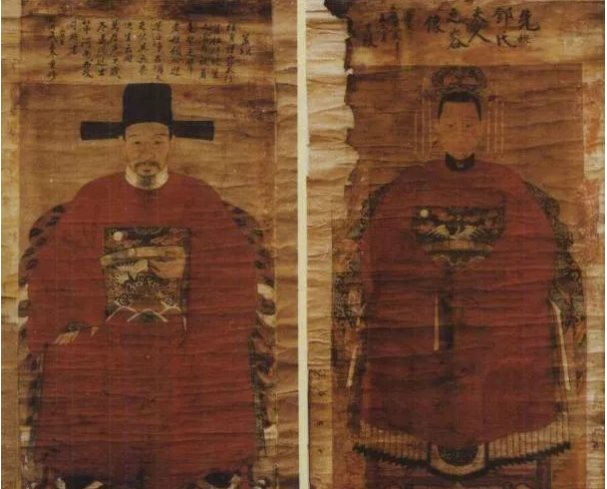 Sau nhiều nỗ lực nghiên cứu và thẩm định, các chuyên gia đã phát hiện ra rằng ngôi mộ này thực tế là của Vương Thế Kỳ, một quan chức nổi tiếng thời nhà Minh. Mặc dù lịch sử ghi chép rằng ông chỉ được chôn trong một tấm thảm rơm, nhưng sự phát hiện này cho thấy ngôi mộ chứa nhiều vật phẩm giá trị và được trùng tu.