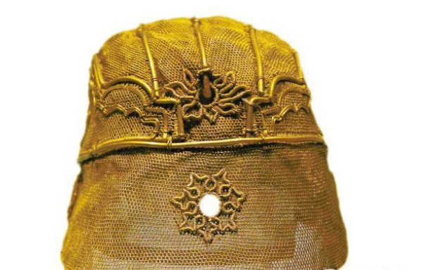 Cuối cùng, các hiện vật giá trị đã được thu hồi và 107 trong số chúng đã được công nhận là cổ vật quốc gia. Những món đồ này, bao gồm vương miện và vòng vàng, được trưng bày tại bảo tàng tỉnh Chiết Giang sau khi được thẩm định vào năm 1995.