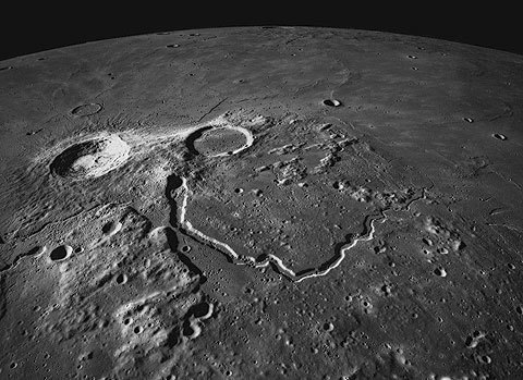 Tác giả của nghiên cứu, Thomas R. Watters, cho biết việc này không nhằm ngăn chặn khám phá, mà là để cảnh báo về nguy cơ tồn tại ở Mặt Trăng. Mặt Trăng không phải là nơi yên bình như ta từng nghĩ.