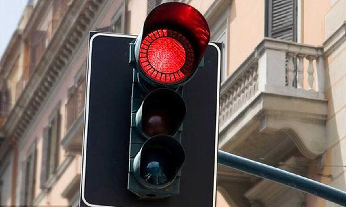 8. Có một sự thật khó tin đến nỗi chưa ai từng nghĩ đến là con người trung bình dành khoảng 6 tháng cuộc đời để chờ đèn đỏ chuyển sang màu xanh khi di chuyển trên đường.