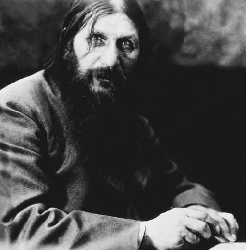 Rasputin, một thầy tu nổi tiếng, được cho là đã đặt lời nguyền trước khi bị ám sát, dự báo rằng Nga sẽ chịu đựng 25 năm đại loạn sau cái chết của mình.