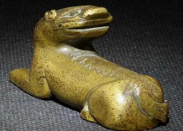 Sau khi làm sạch, cổ vật này đã được ông mang đến một chuyên gia khảo cổ.