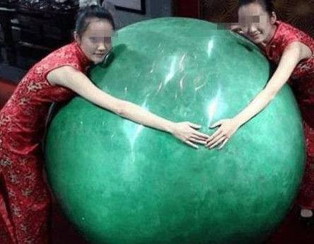 Dạ minh châu trở thành điểm thu hút lớn cho du khách, đem lại sự nổi tiếng và thu nhập cho Triệu Thành Lương.