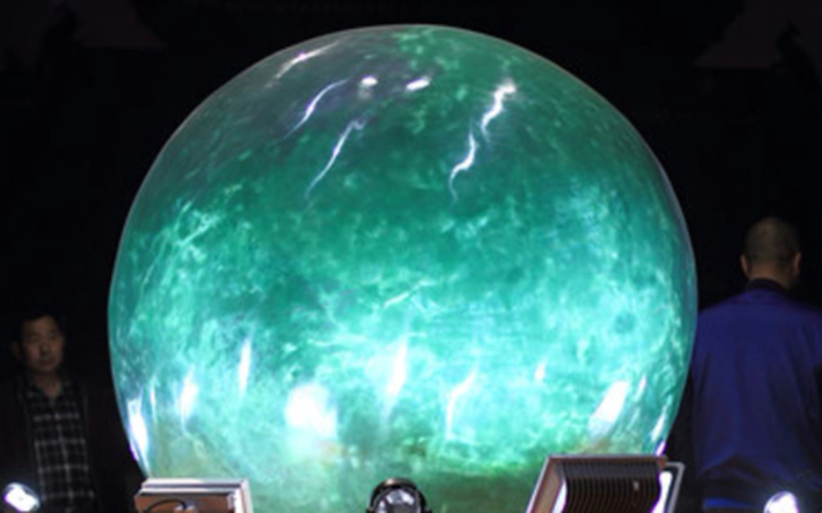 Tuy nhiên, xét về góc độ khoa học, dạ minh châu tỏa sáng trong bóng tối là vì nó chứa một số thành phần hóa chất tự nhiên.