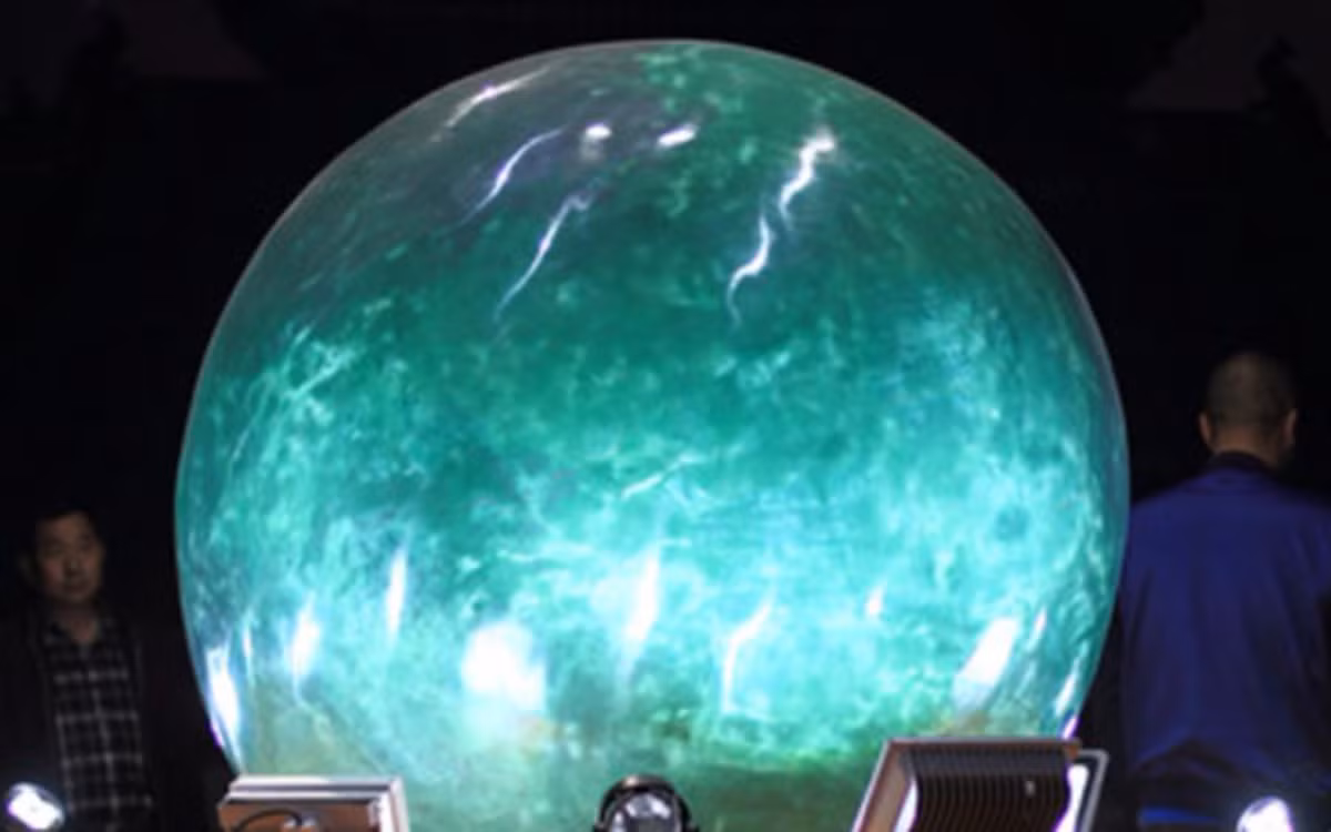 Tuy nhiên, xét về góc độ khoa học, dạ minh châu tỏa sáng trong bóng tối là vì nó chứa một số thành phần hóa chất tự nhiên.