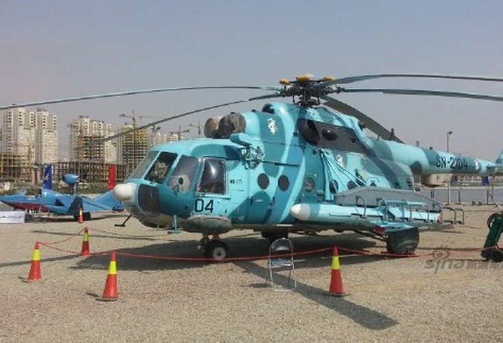 C-802 là tên lửa có tốc độ cận âm, trọng lượng 715 kg, trang bị đầu tự dẫn radar chủ động và đầu tác chiến nặng 165 kg.