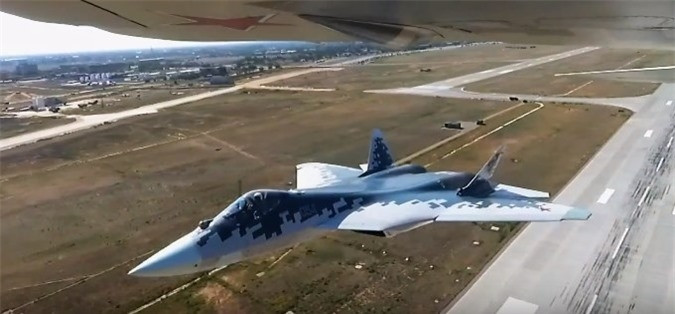 Một trong những nhược điểm lớn nhất là chế độ hoạt động của radar AN/APG-81 với ăng ten mảng pha chủ động (AFAR), có khả năng quét không gian trên biển chỉ trong khu vực nằm ngay phía trước máy bay chiến đấu.