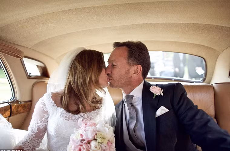 Mặc dù đã nhiều lần đính hôn và danh sách người yêu dài dằng dặc, nhưng đây là lần đầu tiên Geri Halliwell lên xe hoa.