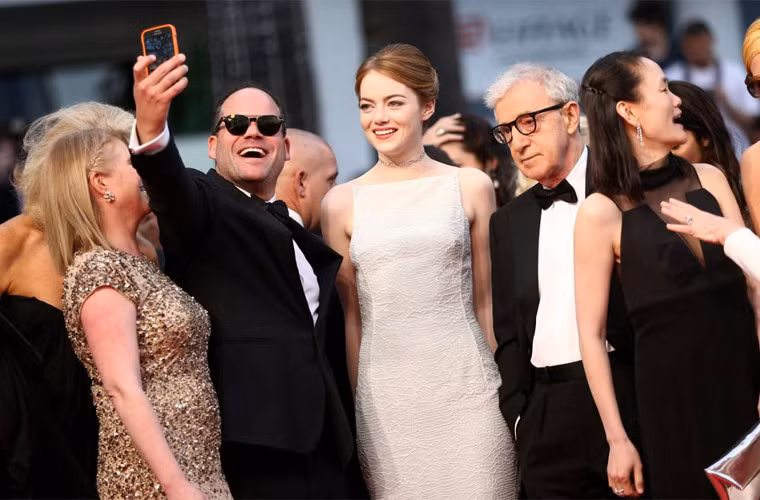 Sao Hollywood mac lenh cam van chup anh tu suong dien cuong-Hinh-3