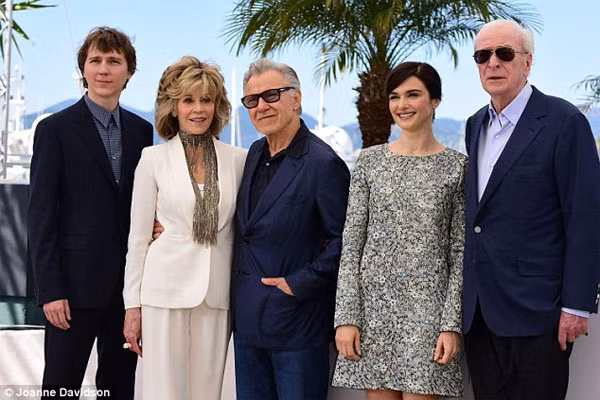 Dien vien Jane Fonda loi dung ban dien nam-Hinh-3