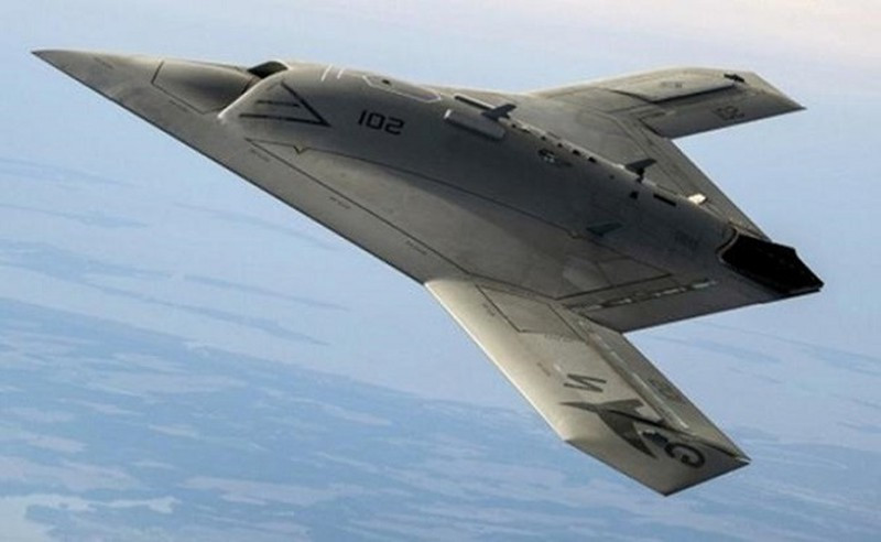 Theo thông tin được biết, UAV có trọng lượng khoảng 20 tấn và tốc độ tối đa của máy bay không người lái ở độ cao thấp là 1.400 km/h. Trần bay thực tế của S-70 là 18 km và phạm vi bay là 6.000 km.