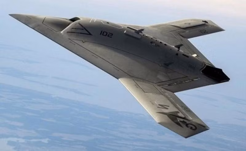 Theo thông tin được biết, UAV có trọng lượng khoảng 20 tấn và tốc độ tối đa của máy bay không người lái ở độ cao thấp là 1.400 km/h. Trần bay thực tế của S-70 là 18 km và phạm vi bay là 6.000 km.