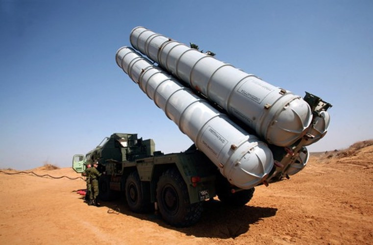 Theo đại diện quân đội Syria, sự xuất hiện của hệ thống phòng không S-300 tại đất nước này không có tác dụng trong việc bảo vệ không phận, chống lại máy bay chiến đấu của Israel, Thổ Nhĩ Kỳ và Mỹ.