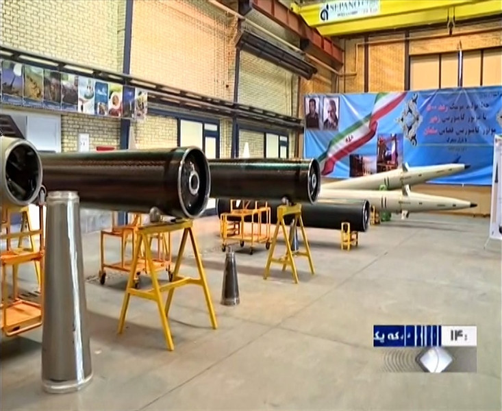 Nhờ vào việc sử dụng vật liệu tổng hợp sợi carbon, trọng lượng của tên lửa Raad-500 chỉ vào khoảng 1,8 tấn, nhẹ hơn một nửa so với người tiền nhiệm Fateh-110 (thân kim loại), đồng thời nâng tầm bắn của nó lên trên 500km.