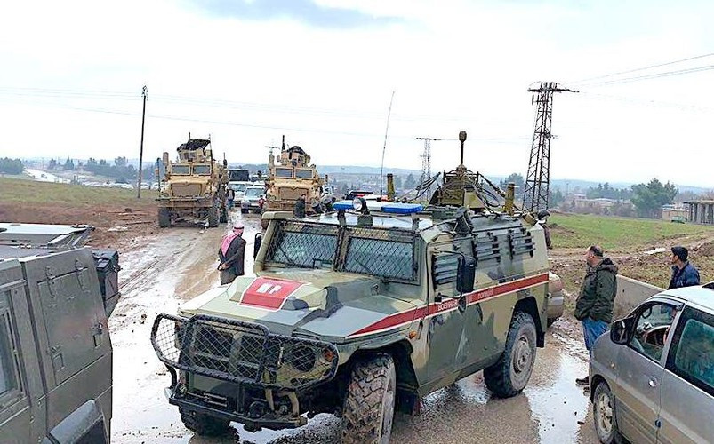 Thông báo nêu rõ, một vụ nổ mạnh đã xảy ra dọc theo tuyến đường tuần tra của cảnh sát quân sự Nga, đáng chú ý là thiết bị nổ được điều khiển từ xa để không làm hỏng các phương tiện bọc thép của Thổ Nhĩ Kỳ.