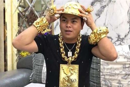 Sang nay, Phuc XO hau toa doi dien muc an nao?