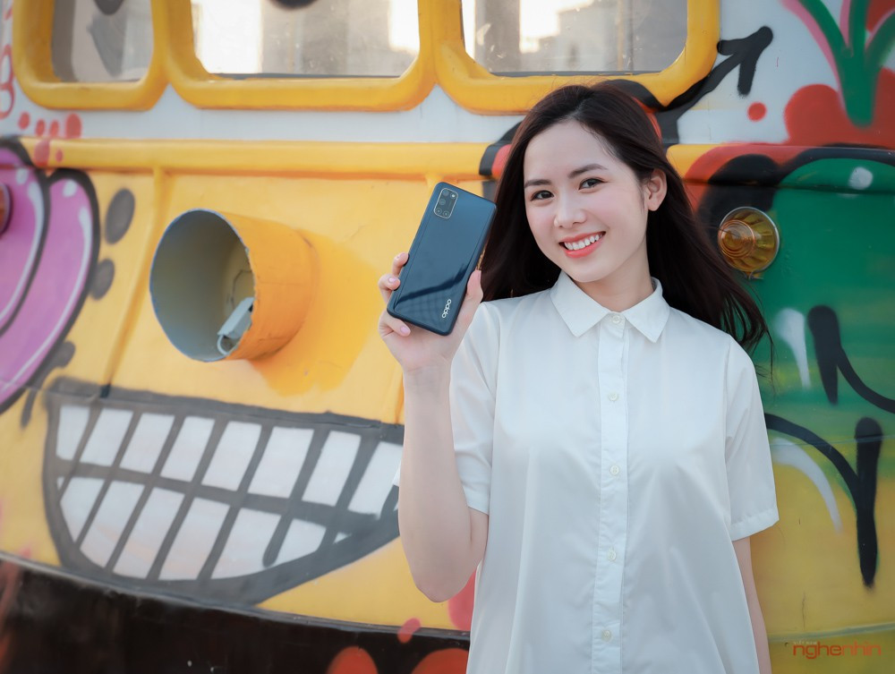 OPPO A92 được bán ra từ ngày 01/06/2020 với hai lựa chọn màu sắc Đen Mạnh Mẽ và Trắng Sành Điệu trang bị 8GB RAM 128GB ROM có giá chính thức: 6.990.000 VNĐ.