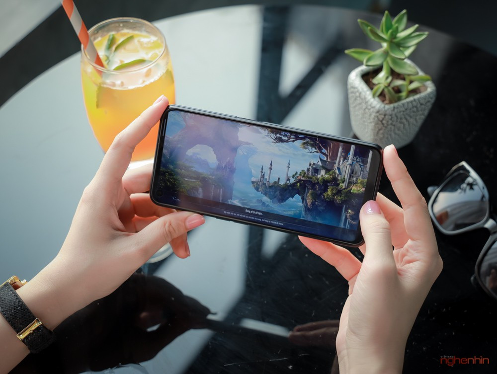 Về giao diện ColorOS 7.1 đã được tối giản, biểu tưởng được thiết kế trông thân thiện hơn, có những tính năng bổ trợ như UI FRIST, hay một số tính năng độc quyền (chế độ lái xe, nghe video khi tắt màn hình ...) giúp việc trải nghiệm mượt, hiệu quả hơn.