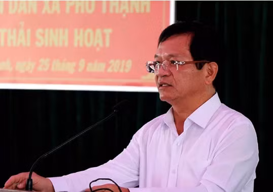 Bo Chinh tri ky luat canh cao Bi thu Tinh uy Quang Ngai Le Viet Chu