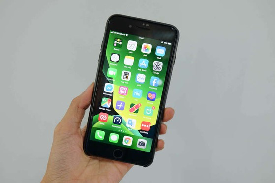 Công cụ này sẽ khiến người dùng dễ mua nhầm iPhone quốc tế với giá của hàng chính hãng. Ảnh: TIỂU MINH