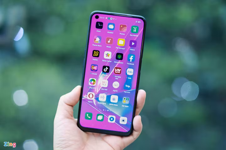 Oppo A92 chạy hệ điều hành Color OS 7.1 được tuỳ biến từ Android 10 mới nhất. Giao diện máy được làm phẳng, hệ điều hành nhẹ và dễ dùng. Máy trang bị RAM 8 GB, bộ nhớ trong 128 GB, pin 5.000 mAh và hỗ trợ sạc nhanh 18 W.