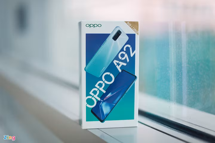 Sau nhiều đồn đoán, cuối cùng Oppo cũng trình làng A92 thuộc phân khúc tầm trung với nhiều nâng cấp về thiết kế lẫn cấu hình. Model lên kệ tại thị trường Việt Nam với giá 6,9 triệu đồng.