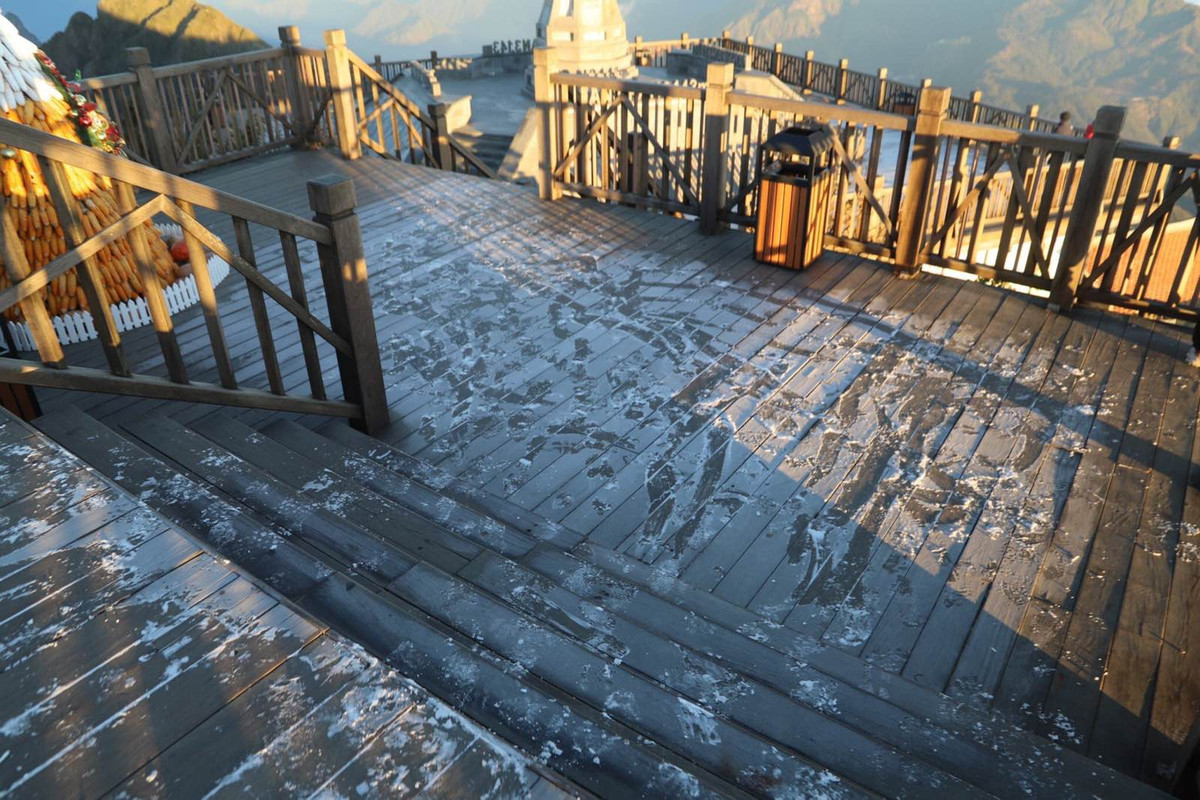 Đây không phải là lần đầu tiên băng giá xuất hiện trên đỉnh Fansipan.