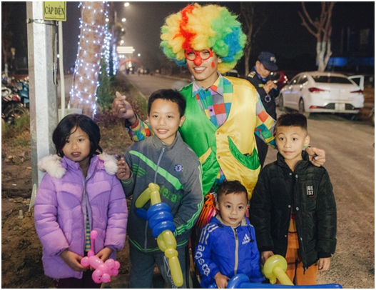 Le hoi chao don Giang sinh dau tien tai TNR Stars Dien Chau-Hinh-7