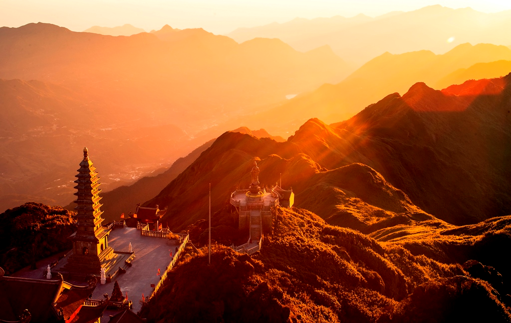 Ve dep cua “dinh nui bac” Fansipan trong mua dong-Hinh-2