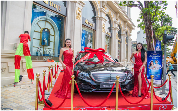 Ngoài trúng vàng mỗi ngày, ngày cuối của sự kiện (ngày 20/10), DOJI sẽ bốc thăm tìm chủ nhân may mắn của siêu xe Mercedes trị giá gần 2 tỷ đồng.
