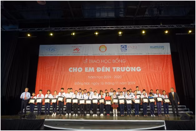 Chap canh uoc mo den truong cho 400 em hoc sinh tinh Dong Nai