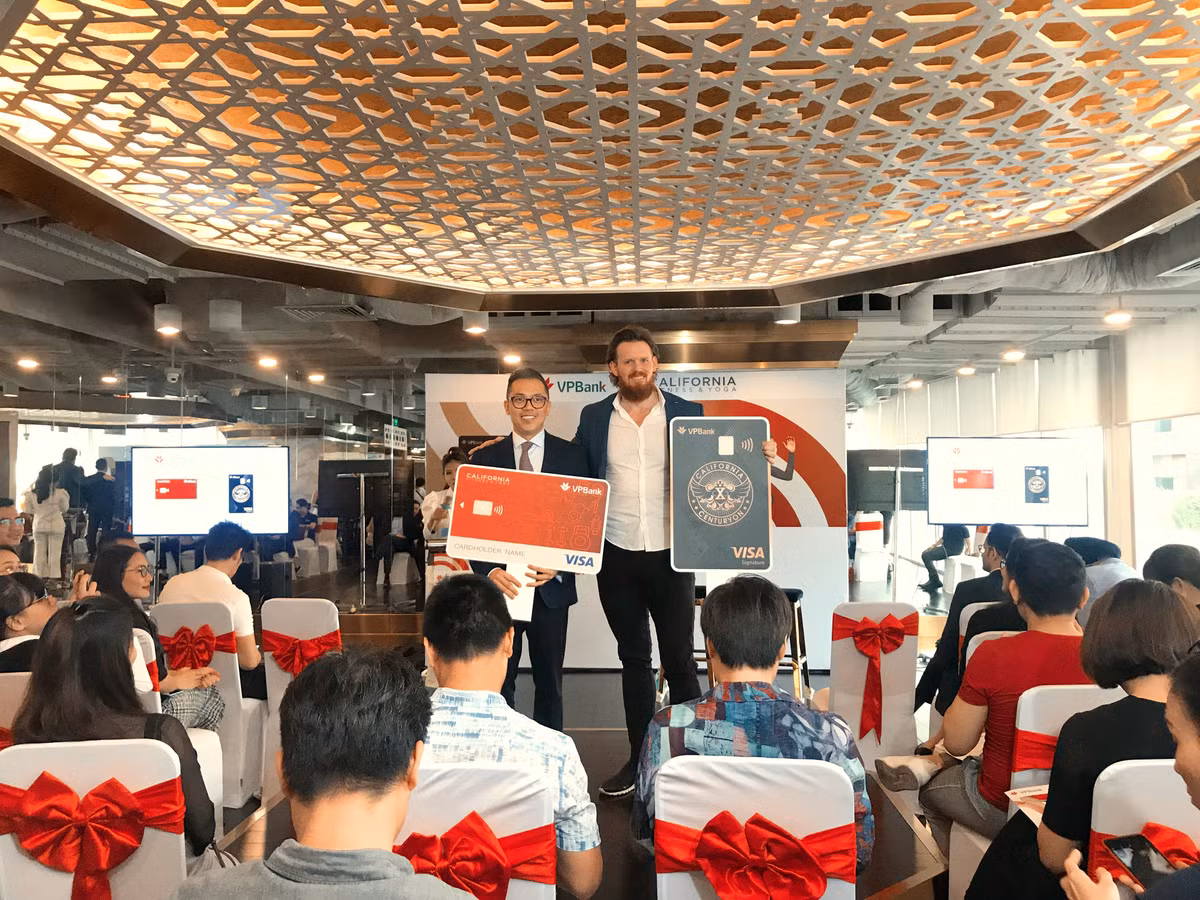 California Fitness hop tac VPBank ra mat the dac biet