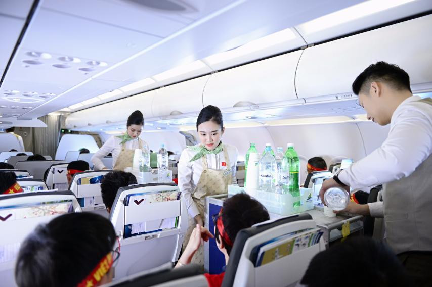 CDV Viet Nam vuot hang ngan km den Manila - Philippines co vu U22 Viet Nam-Hinh-5